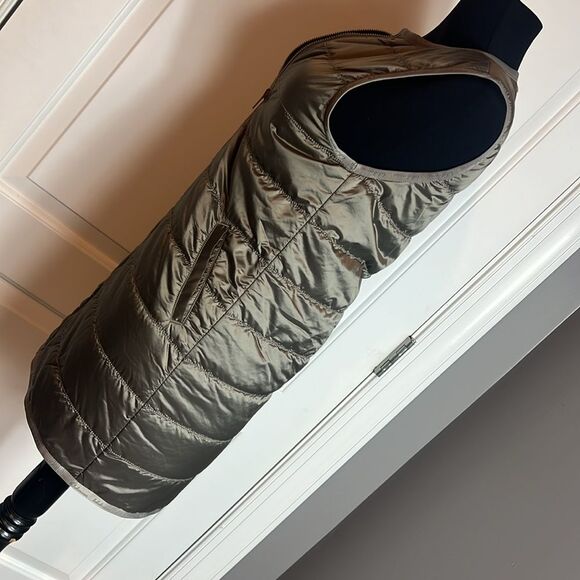 LULULEMON KEEP ON TREK VEST - CARBON DUST - Picture 3 of 7